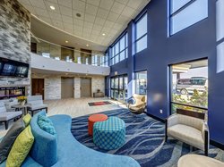  - Holiday Inn & Suites Liverpool - I-81, Exit 25