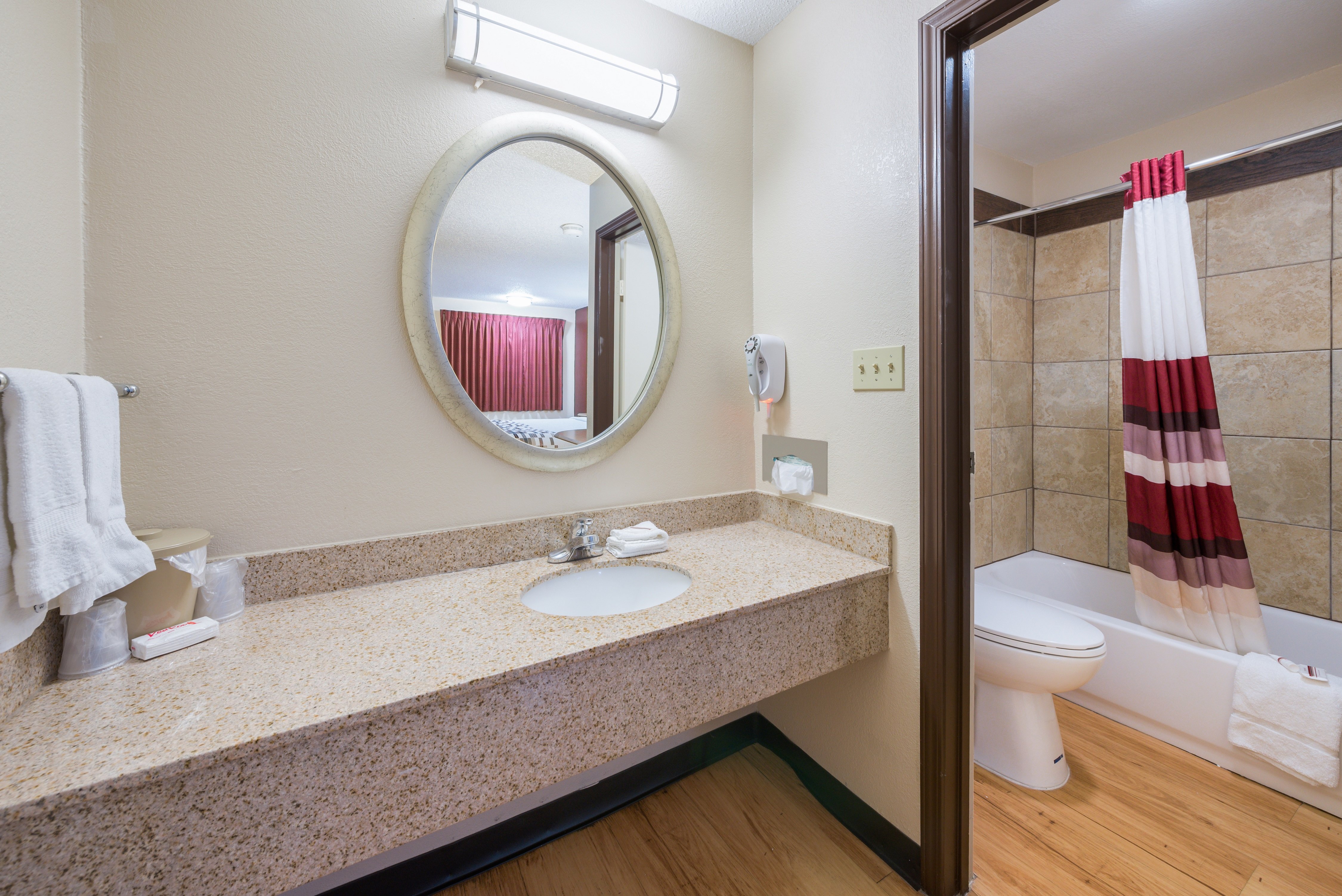 RED ROOF COLUMBUS GROVE CITY-guestroom-Superior King Bathroom.jpg