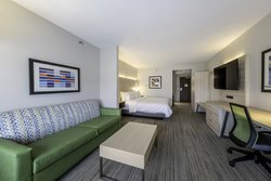  - Holiday Inn Express & Suites Staunton - I-64 & I-81, Exit 220