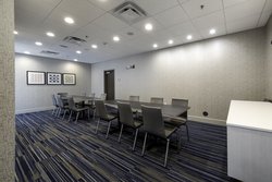  - Holiday Inn Express & Suites Staunton - I-64 & I-81, Exit 220