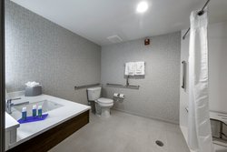  - Holiday Inn Express & Suites Staunton - I-64 & I-81, Exit 220