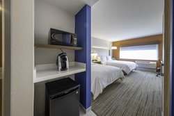  - Holiday Inn Express & Suites Staunton - I-64 & I-81, Exit 220