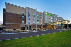  - Holiday Inn North Walker - I-96, Exit 28
