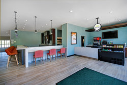  - Holiday Inn North Walker - I-96, Exit 28