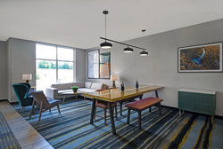  - Holiday Inn North Walker - I-96, Exit 28