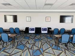  - Holiday Inn Express & Suites Hoffman Estates