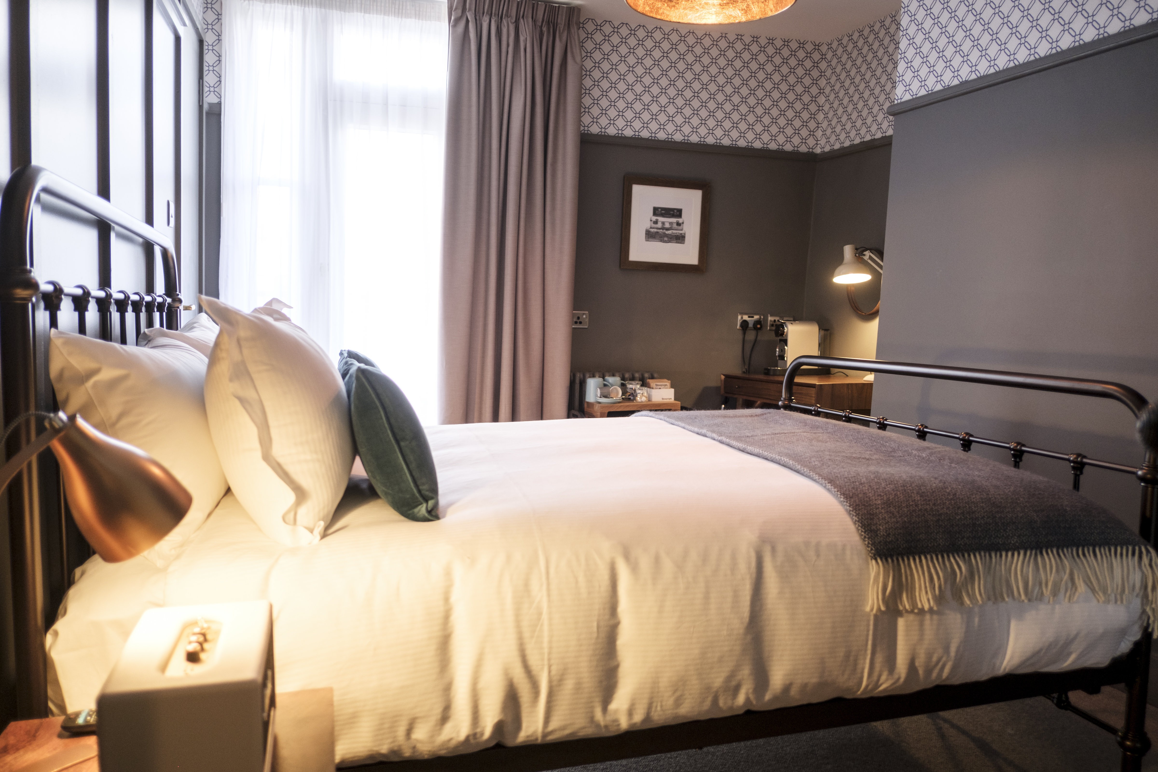THE SWAN HOTEL STAINES-guestroom-Cosy Room (2).jpg.jpg