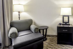  - Holiday Inn & Suites Airport Milwaukee - I-41 & I-94, Exit 316