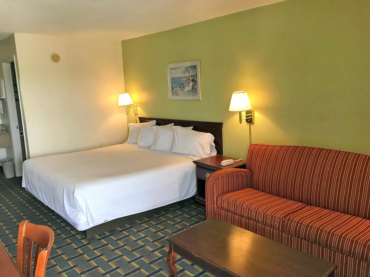 Scottish Inns Augusta-guestroom-SGAAG King 100.jpg.jpg