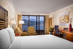  - Pinnacle Vancouver Harbourfront Hotel