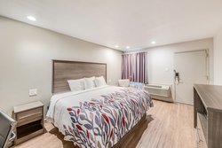  - Red Roof Inn Lewisville - I-35, Exit 450