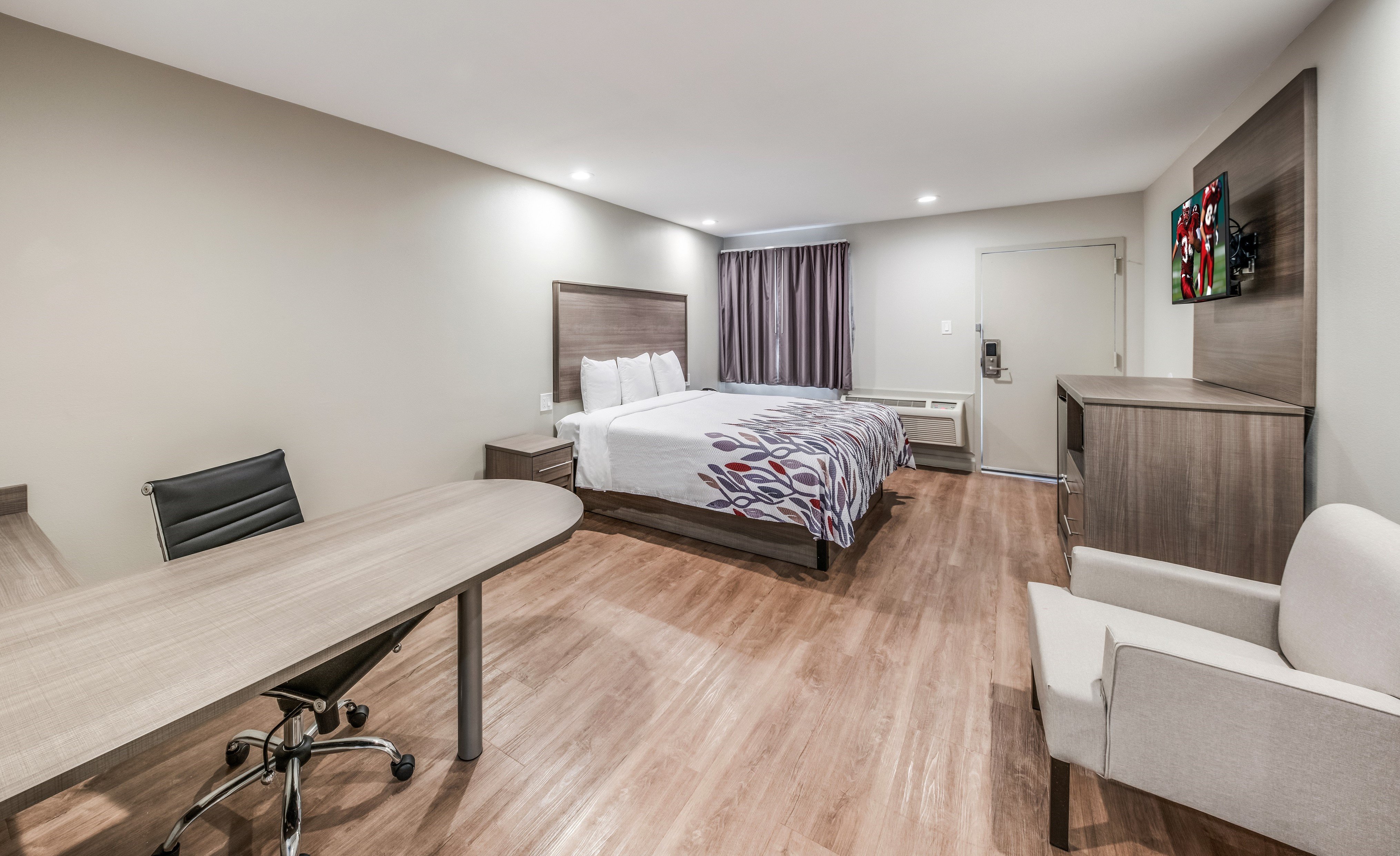 RED ROOF LEWISVILLE-guestroom-superior-king-1.jpg