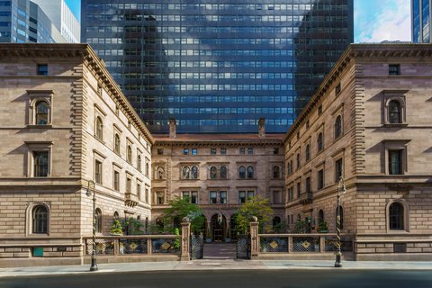 Lotte New York Palace Exterior