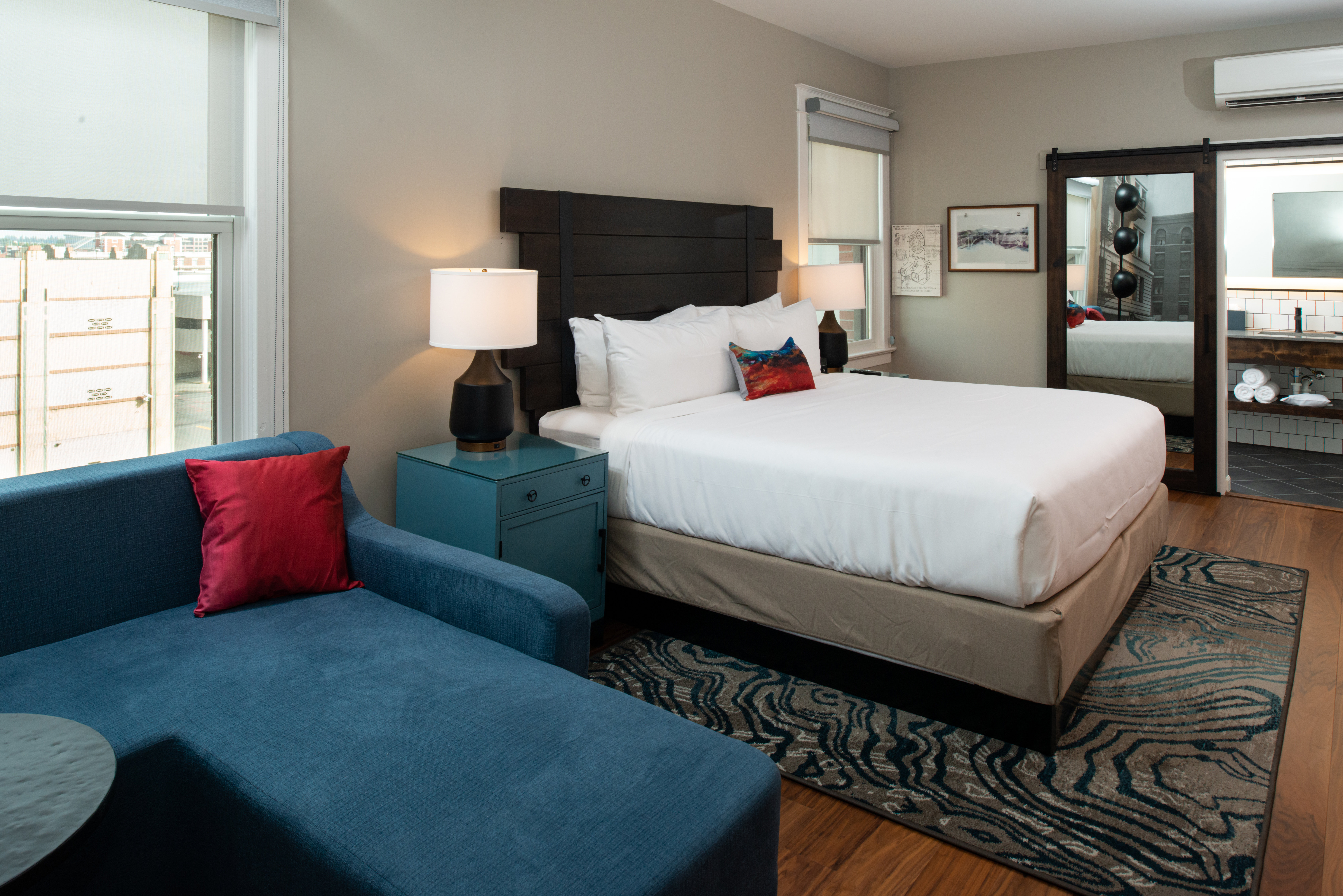 Hotel Indigo Spokane King Deluxe Guestroom