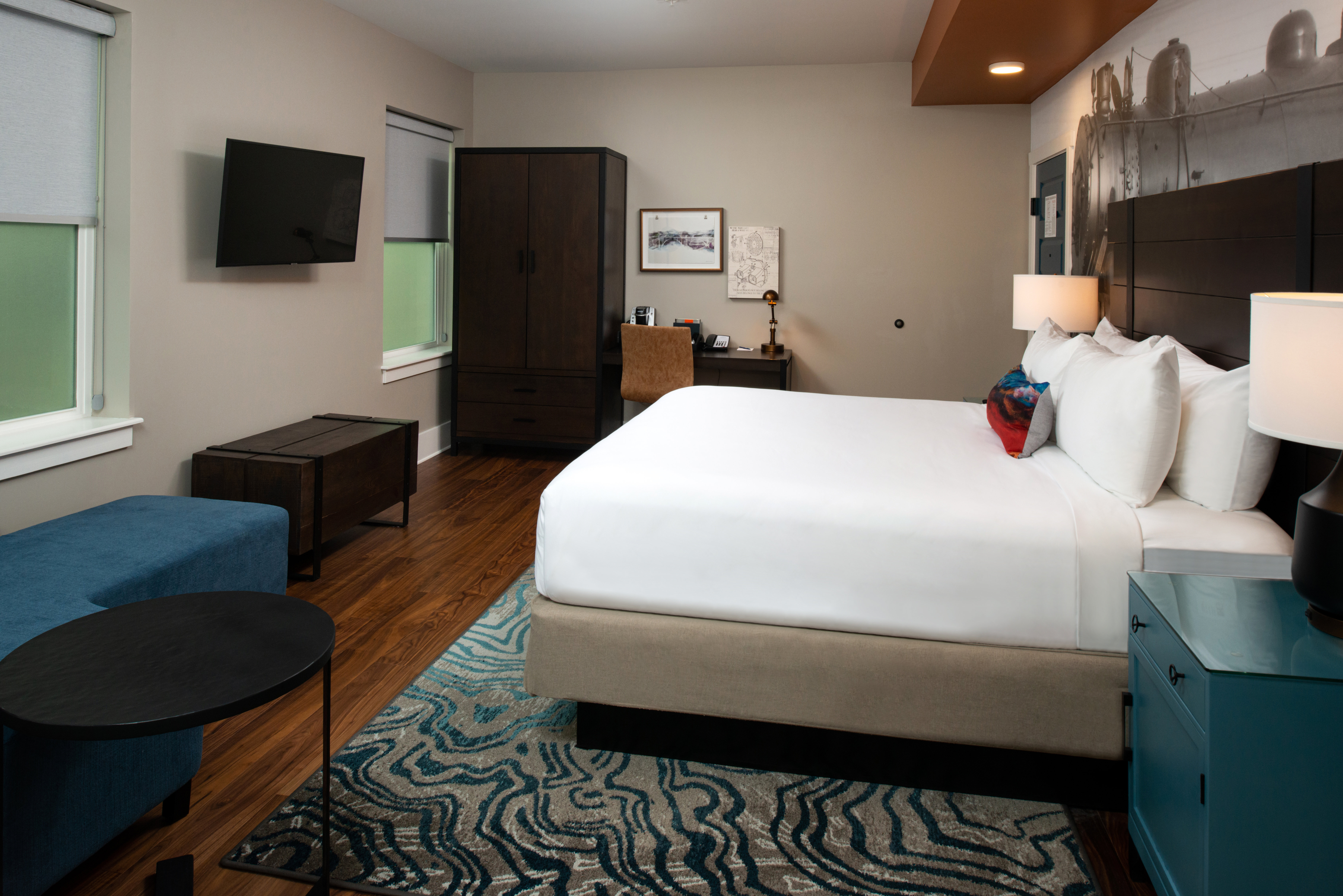 Hotel Indigo Spokane Standard King Guestroom