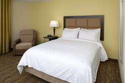  - Candlewood Suites Olathe - I-35, Exit 215