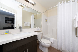 - Candlewood Suites Olathe - I-35, Exit 215