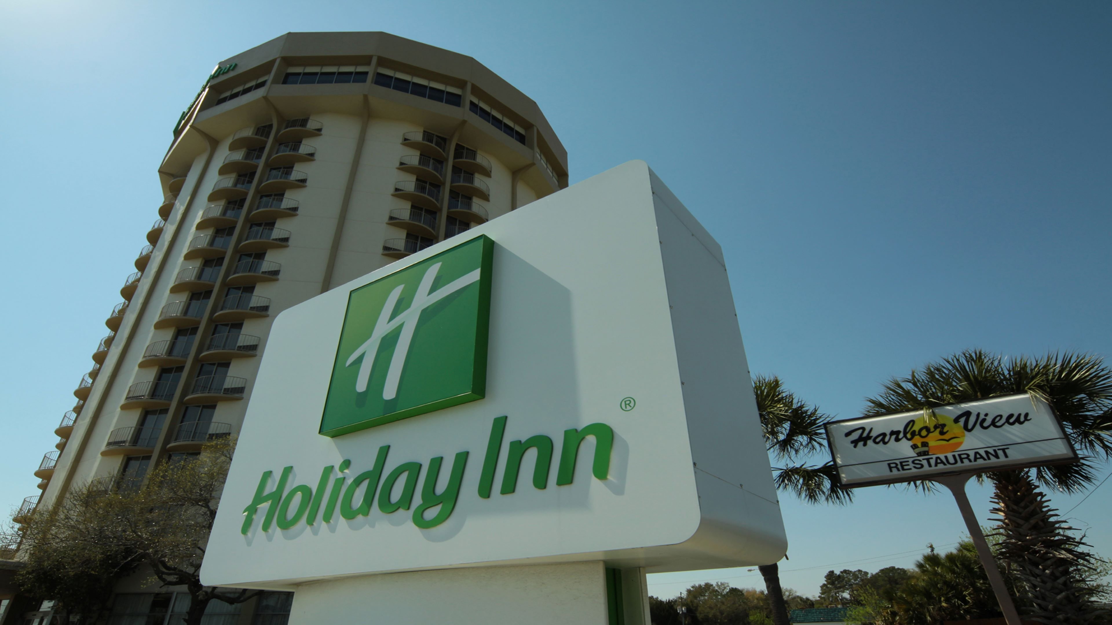 Stay with Holiday Inn Charleston-Riverview!