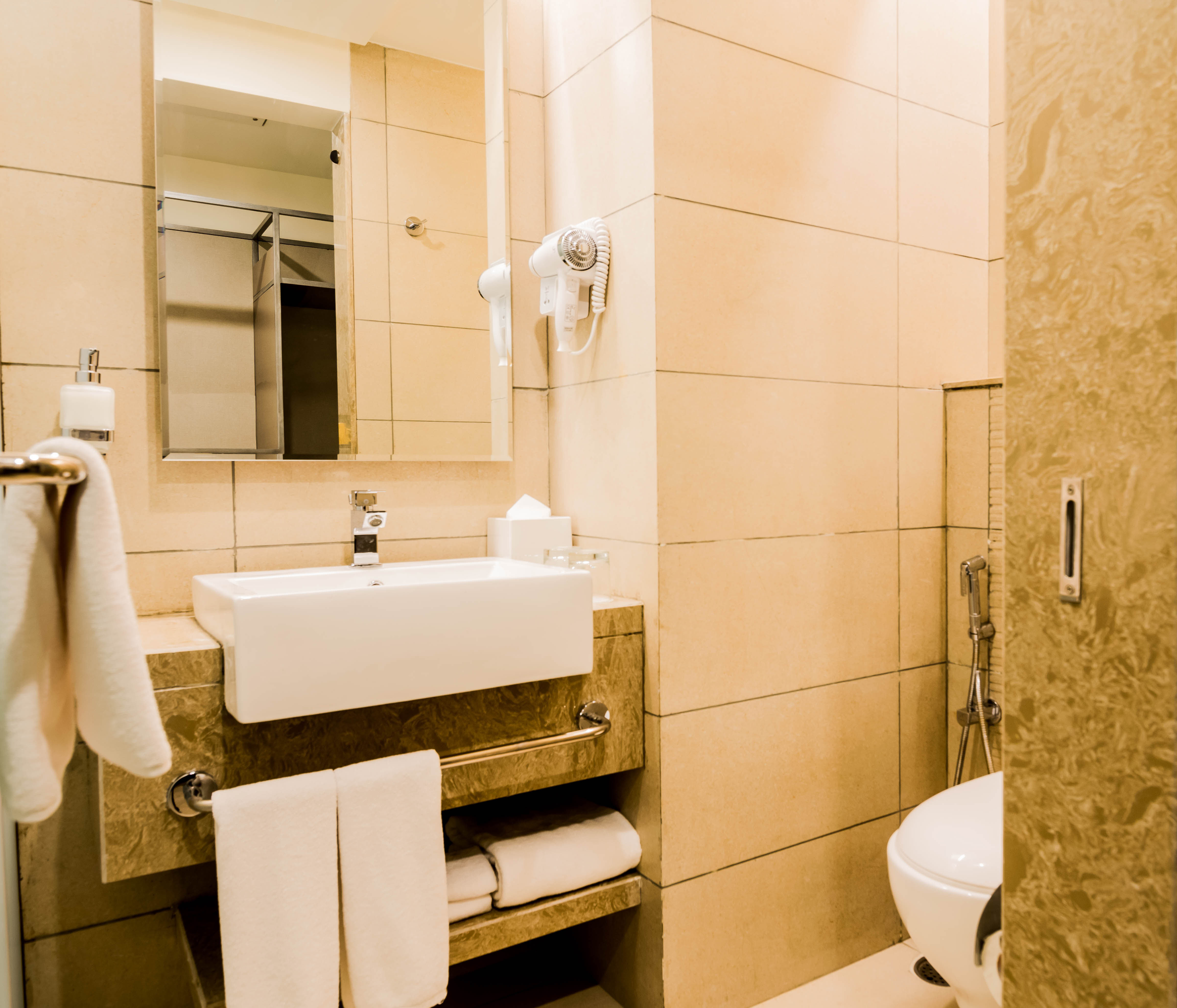 HOLIDAY INN EXP KOLKATA AIRPORT BY-guestroom-Guest WashRoom.jpg