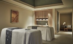  - Four Seasons Hotel Downtown St Louis - I-44, Exits 292 & 292B