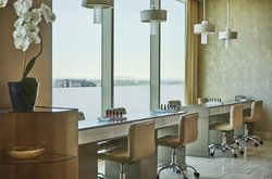  - Four Seasons Hotel Downtown St Louis - I-44, Exits 292 & 292B