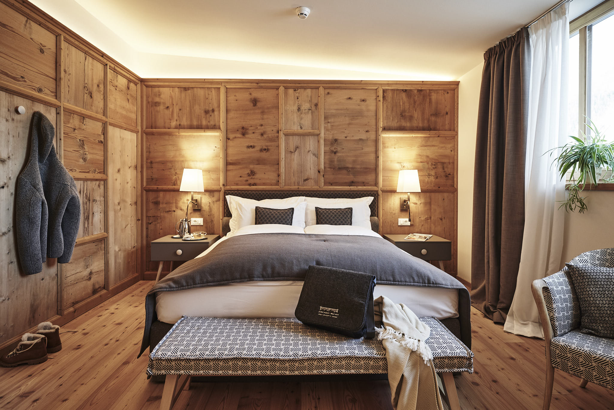 GOLDENE ROSE KARTHAUS-guestroom-Superior Room - Bedroom.jpg