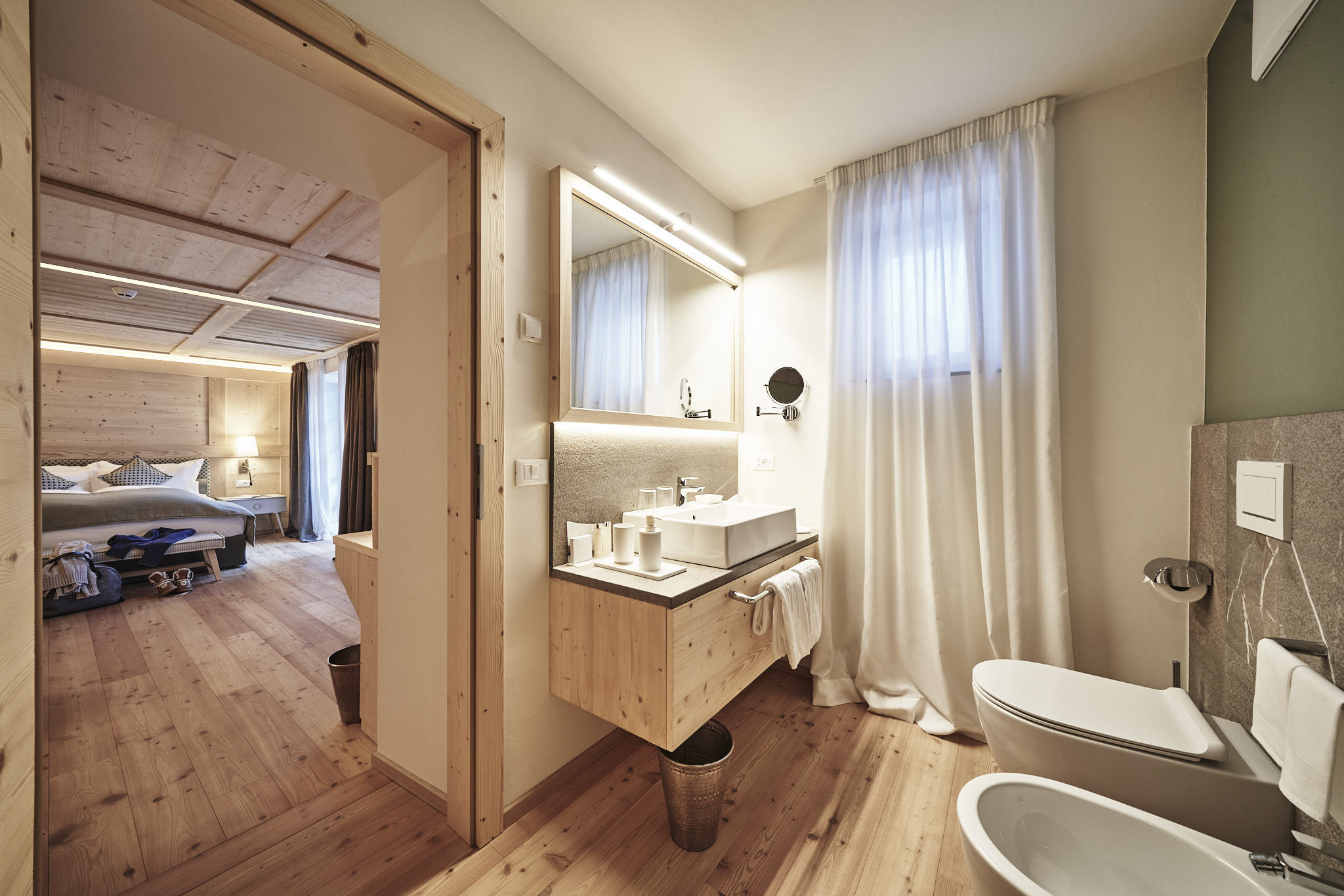 GOLDENE ROSE KARTHAUS-guestroom-Deluxe Room - Bathroom.jpg