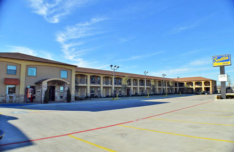 STXFW Exterior 100.jpg