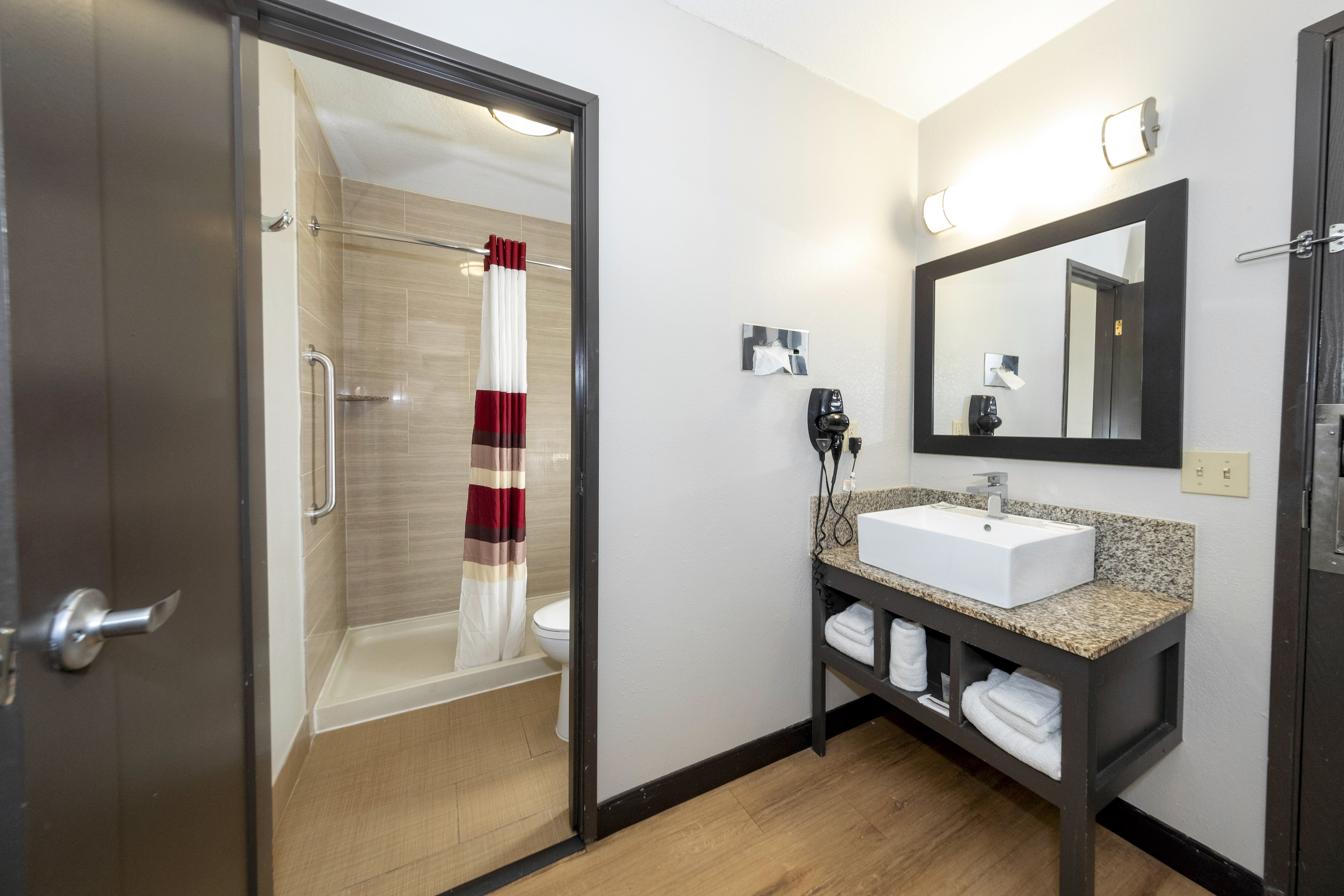 RED ROOF PLUS HUNSTVILLE-guestroom-403-vanity-bath-2.jpg