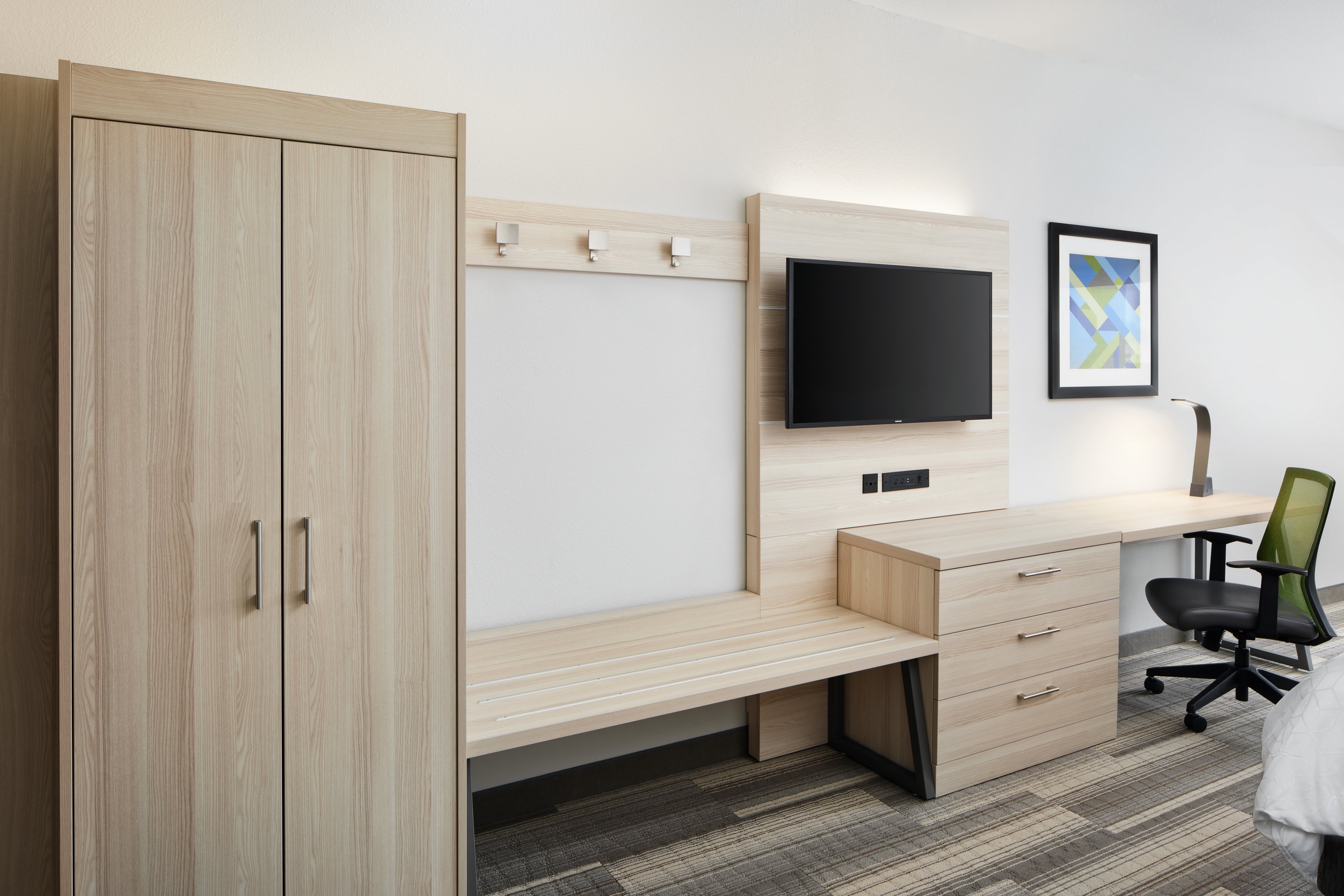 HOLIDAY INN EXP STES SALEM BY IHG-guestroom-Room Feature.jpg