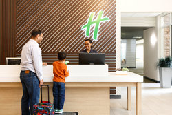  - Holiday Inn & Suites Airport Oakland