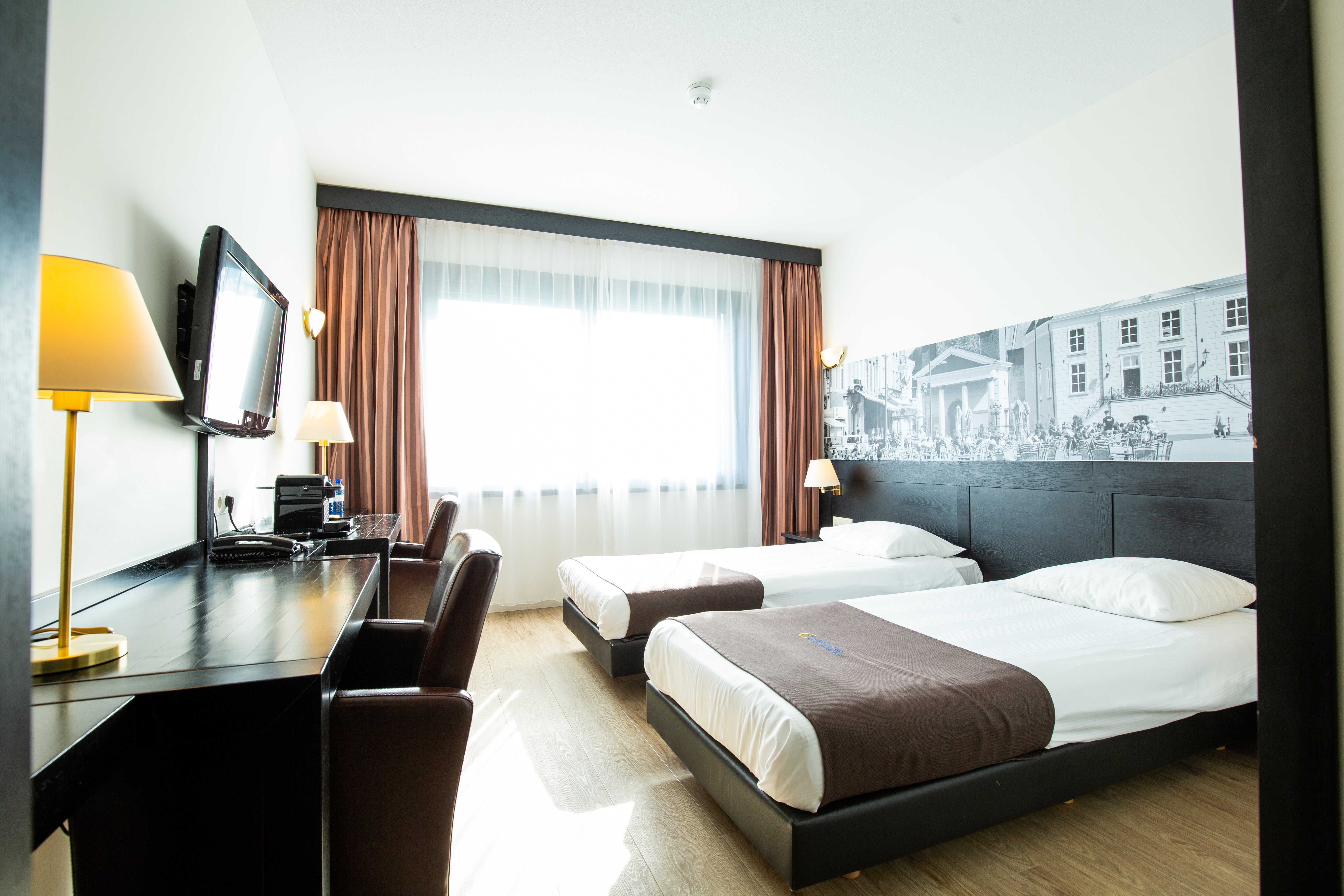 Bastion Roosendaal-guestroom-Deluxe Room.jpg