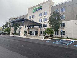  - Holiday Inn Express Wixom - I-96, Exit 159