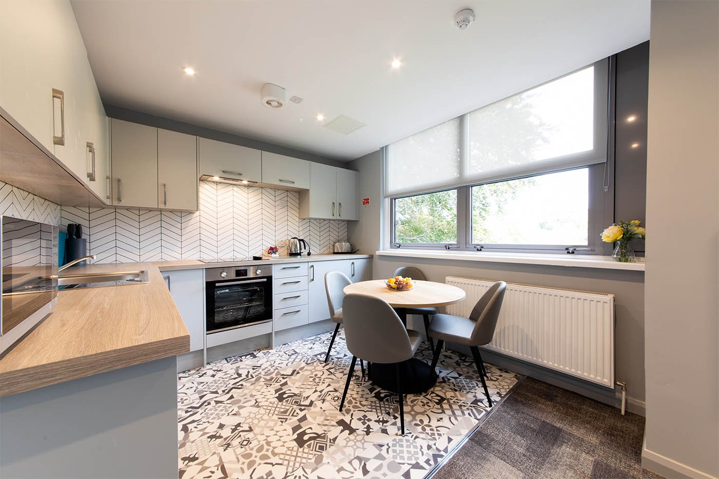 THE SPIRES CARDIFF-guestroom-Kitchen.jpg