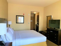  - Holiday Inn Express & Suites Northwest Fresno