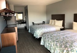  - HomeTowne Studios East San Antonio - I-10, Exit 580