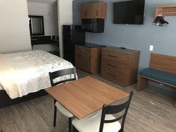  - HomeTowne Studios East San Antonio - I-10, Exit 580