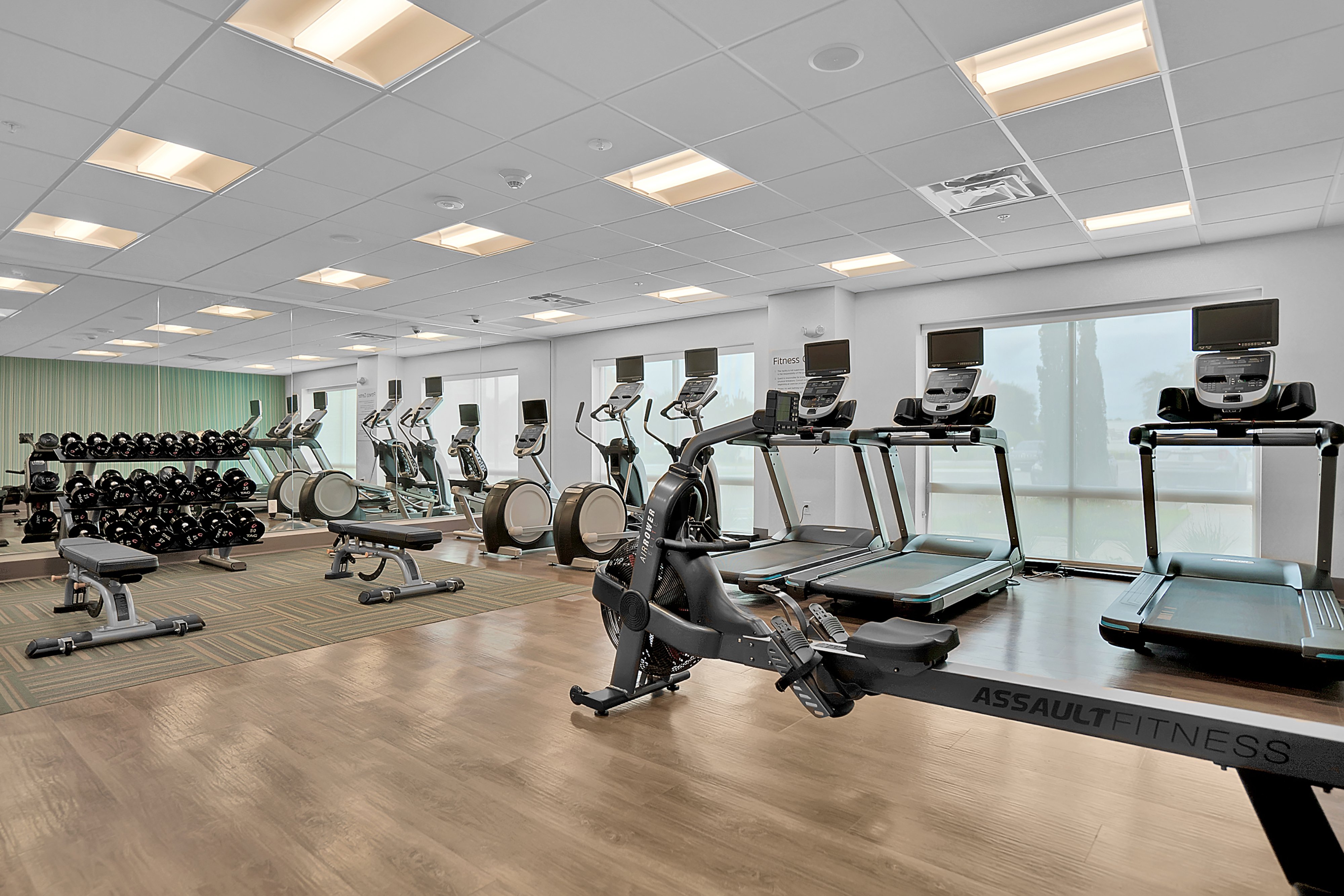 Elliptical machines & spacious room for multiple guests.