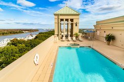  - Holiday Inn Express Historic District Savannah - I-16, Exit 167