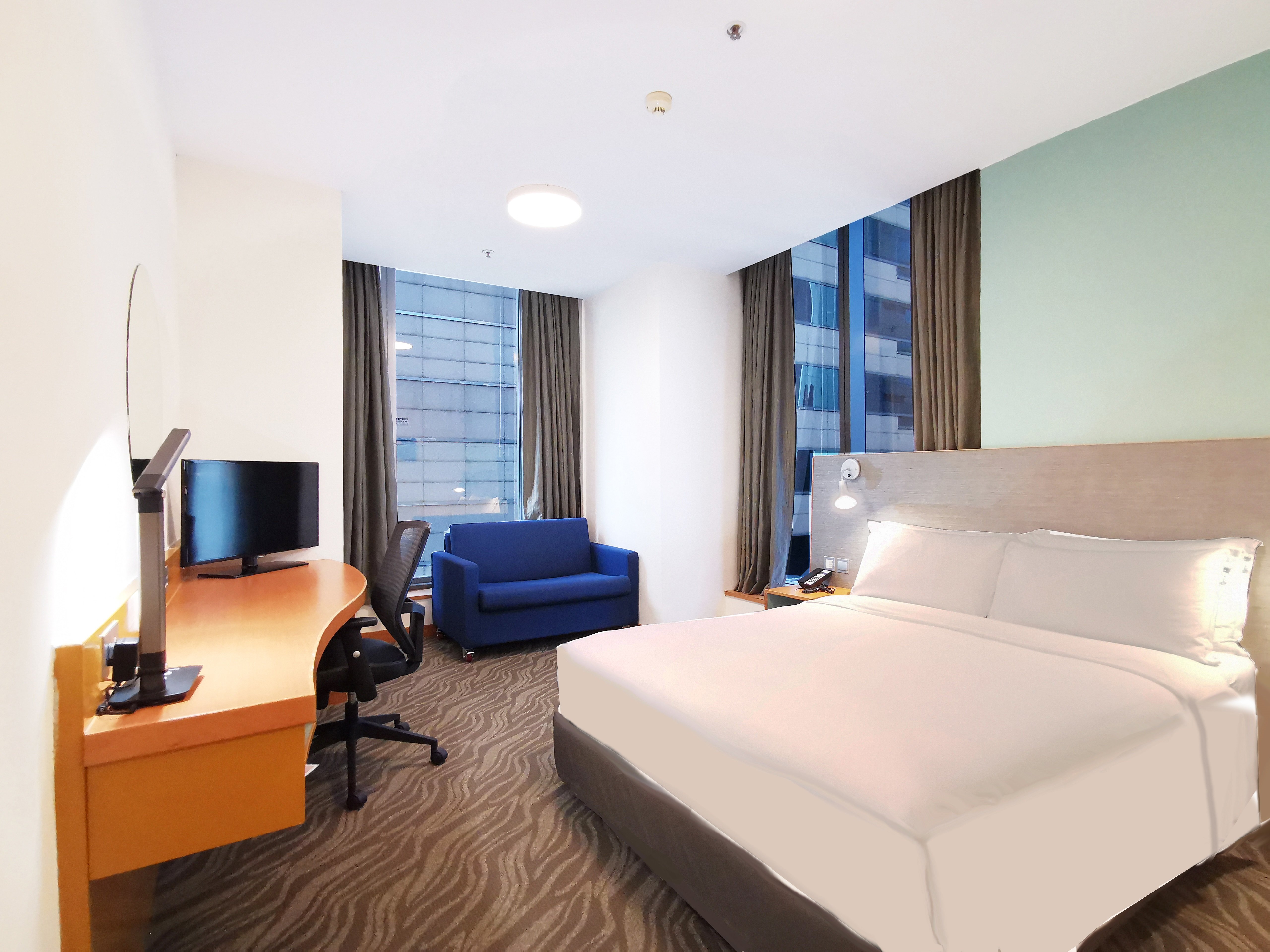 HOLIDAY INN EXP CAUSEWAY BAY BY IHG-guestroom-Guest Room.jpg