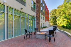  - Holiday Inn Express & Suites Civic Center Roanoke - I-581, Exit 4