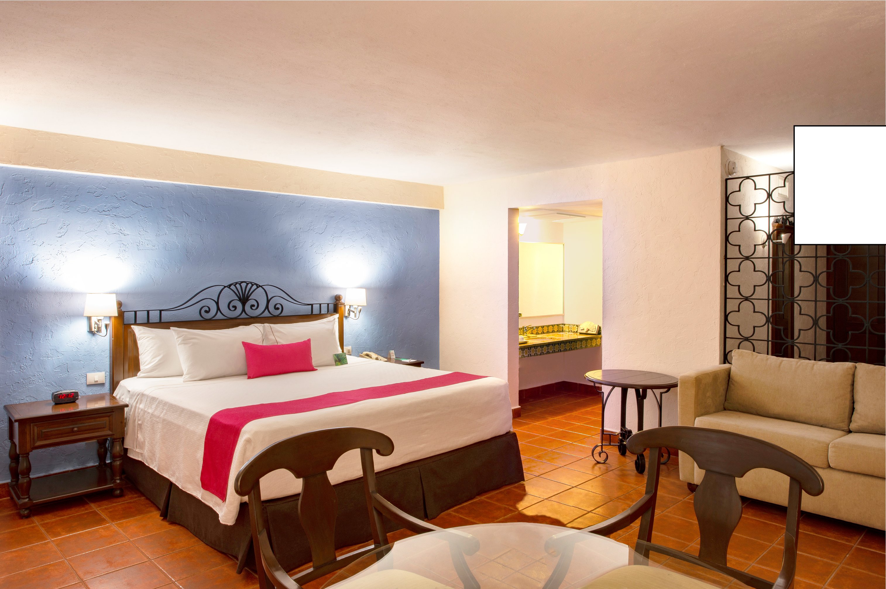 Gamma Merida el Castellano-guestroom-Junior Suite, 1 King.jpg