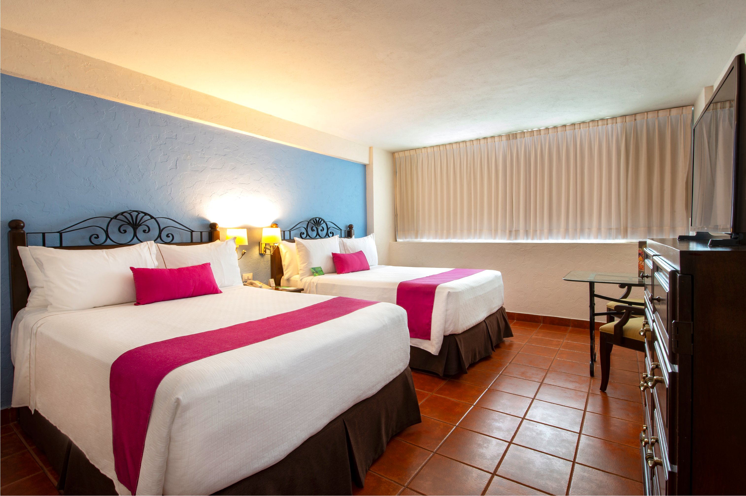 Gamma Merida el Castellano-guestroom-Superior Room, 2 Double.jpg