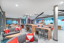  - Avid Hotel Bentonville - I-49, Exit 85