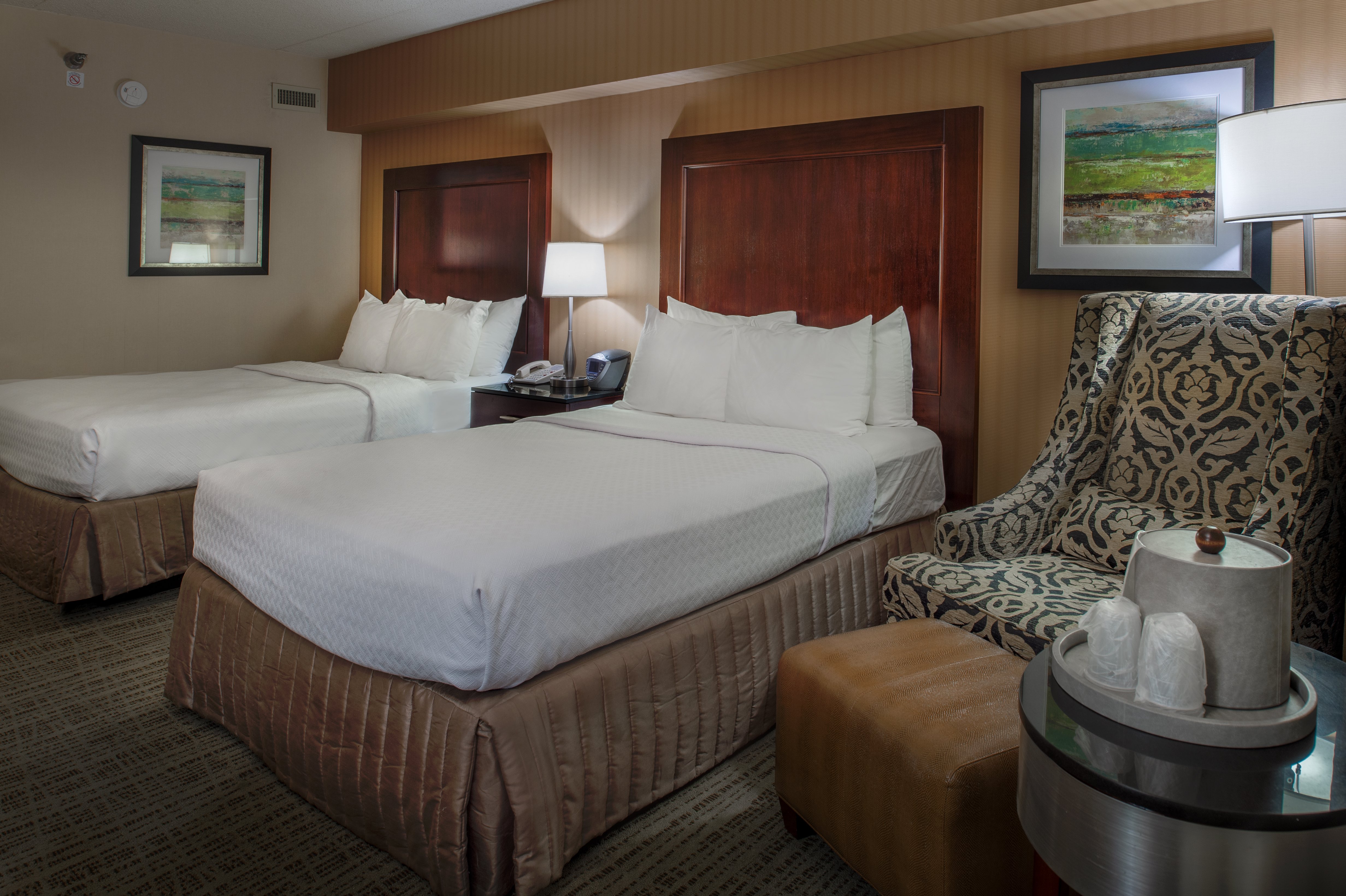 CROWNE PLAZA ST LOUIS AIRP-guestroom-Double Bed Guest Room.jpg