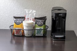  - HomeTowne Inn East Syracuse - I-90, Exit 35