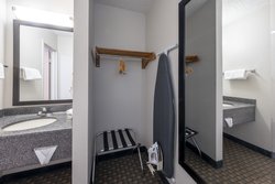  - HomeTowne Inn East Syracuse - I-90, Exit 35