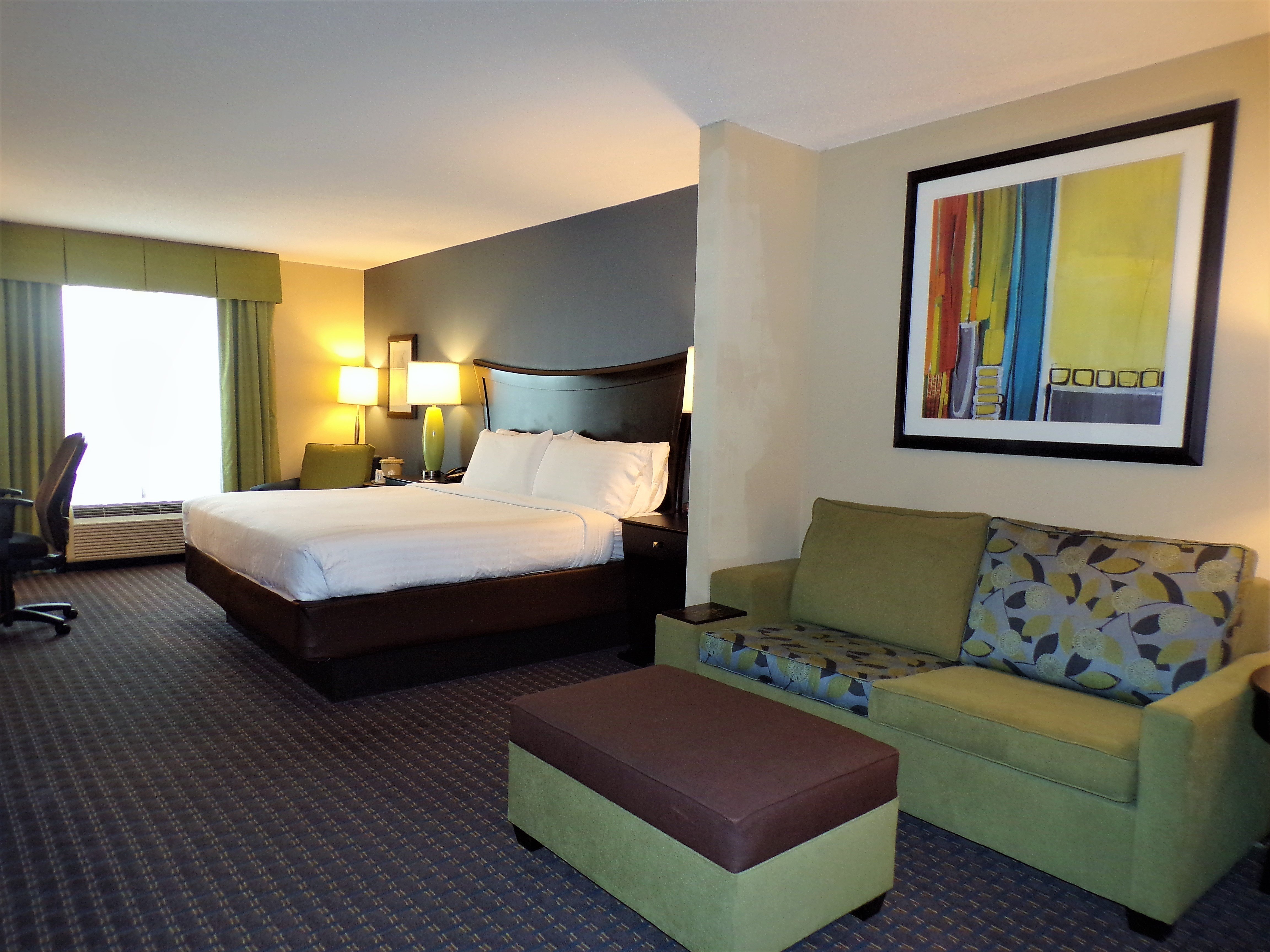 HOLIDAY INN EXP STES LARGO CLW BY I-guestroom-Guest Room.jpg