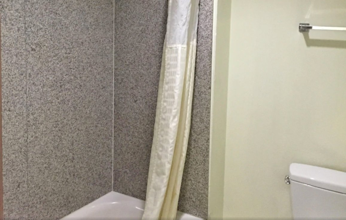 SCOTTISH INNS HOUSTON-guestroom-STXHF Bathroom 100.png.jpg