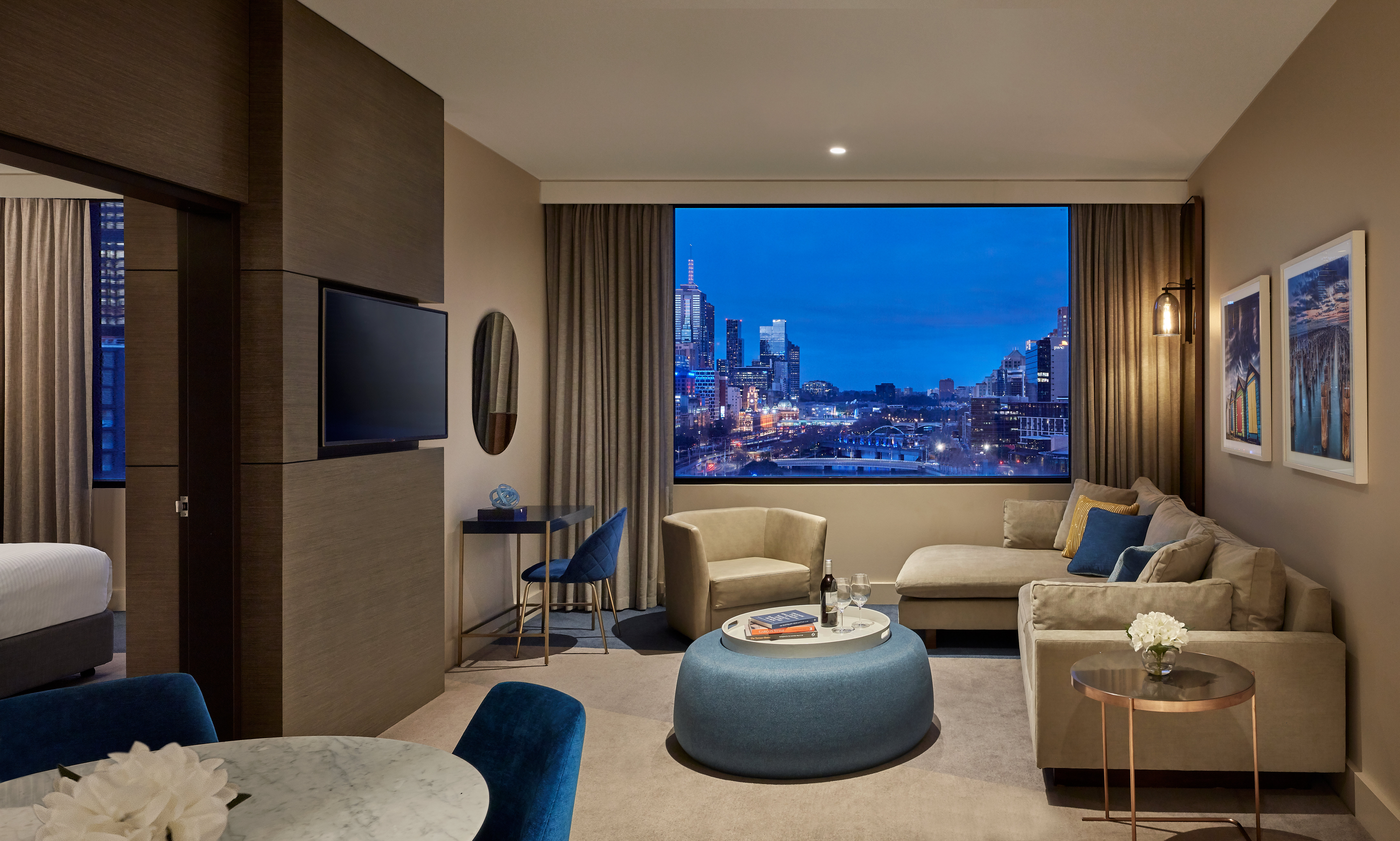 CROWNE PLAZA MELBOURNE BY IHG-guestroom-Crowne Plaza Melbourne Suite.jpg
